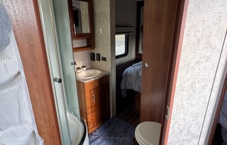 Luxury Bunkhouse Camper – Pet & Family Friendly