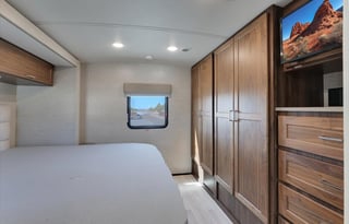 2021 Winnebago Vista 32M