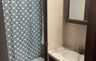 Peak n C Adventures (Pet Friendly with Bunks)