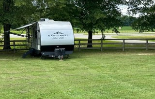 31' Travel Trailer – Sleeps 6 w/ King Bed!