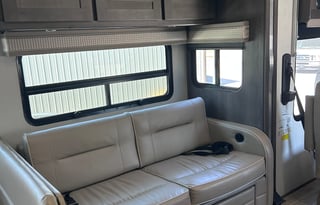 Georgetown Bunkhouse Two Full Bath and King Bed