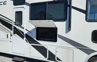 2024 Thor A.C.E. 32B - Style & Space for Family