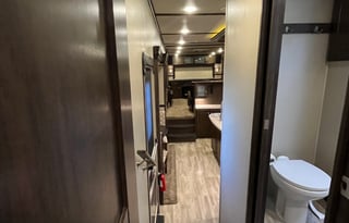 43’ Luxurious & Spacious 5th Wheel