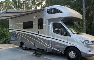 Escape Ordinary! Ride wth Frolicking Flamingos RV!