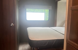 Mini RV, Mega Memories - Sleeps 6, Drives Easy
