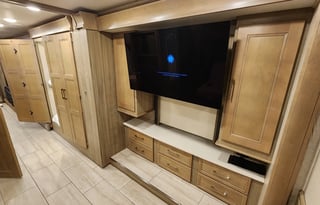 Class A Diesel Pusher bunkhouse w/ 2 full baths