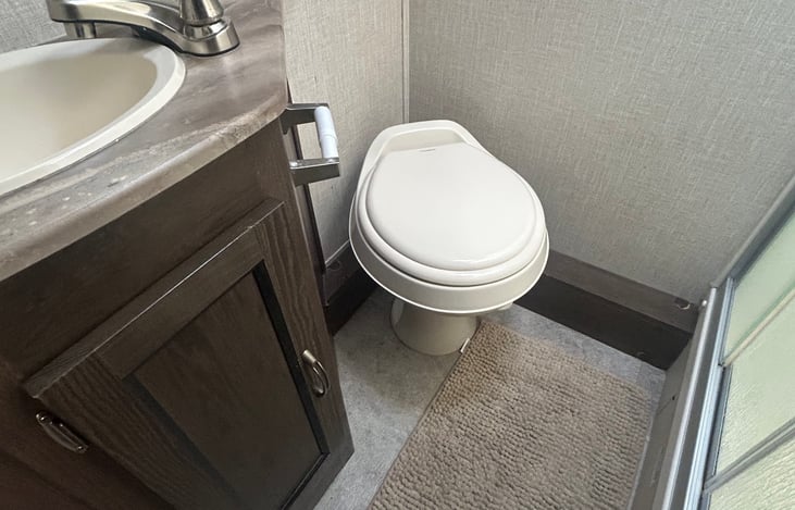 Expansive bathroom 
shower
sink
storage