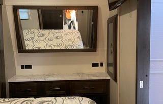 **Grand Design Momentum 31*2 bathrooms!