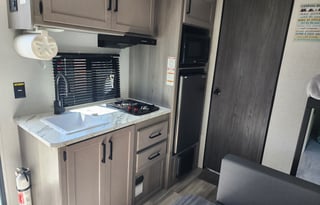 Easy tow 2024 Lightweight w/Bunks