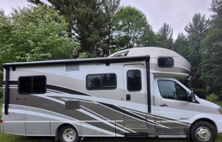 The Best View - 24 ft. Mercedes Winnebago View