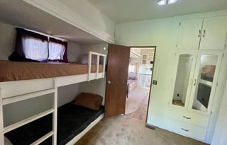 Spacious 42-ft 5th wheel RV