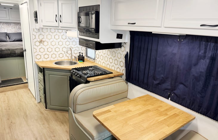 Las Vegas RV Interior – Family Friendly Motorhome – Festival Camping Adventure