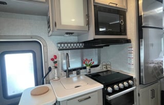 2023 Thor Motor Coach Quantum LC22