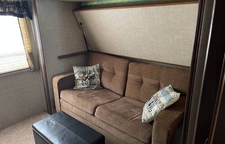 Bed above comes down easily