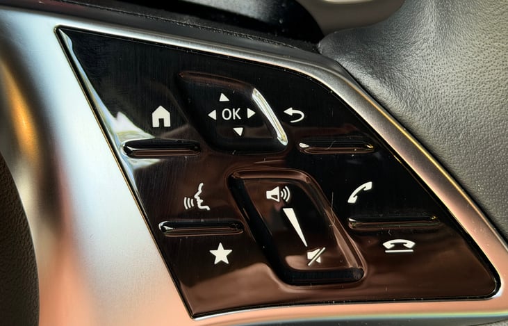 Steering wheel control for phone calls, radio volume and home button
