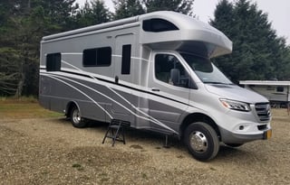Great 4 Season Family RV w/ Slide-Out, Solar & Gen