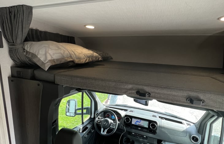 overhead bed (full/queen)