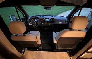 Beautiful, easy to drive escape-mobile.