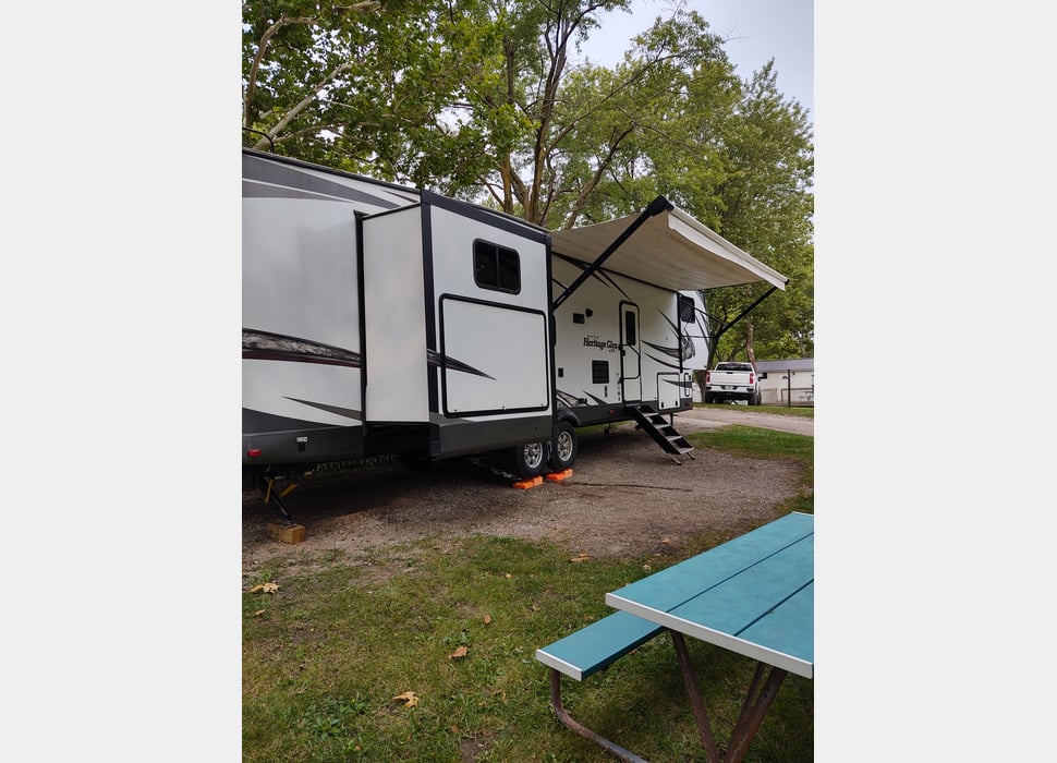 Fifth Wheel rentals in Des Moines
