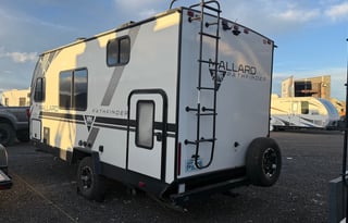 21' Off Grid Camper - Sleeps 5 (midsize towable)