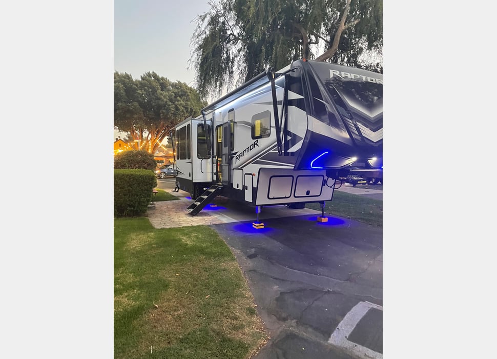 Fifth Wheel rentals in Palmdale