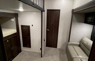 42ft Sundance 5th Wheel. Sleeps 10!