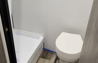 Sleeps 5 With an Electric Fireplace/coffee Maker