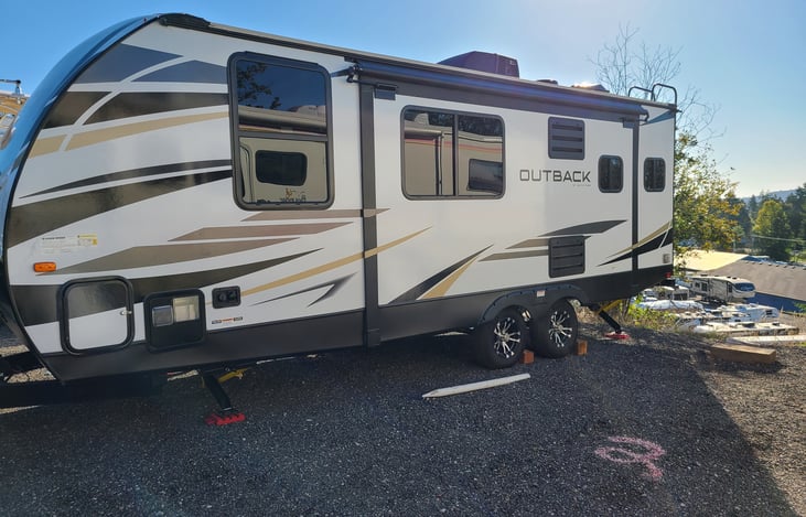 Left Side of Trailer showing lots of windows!