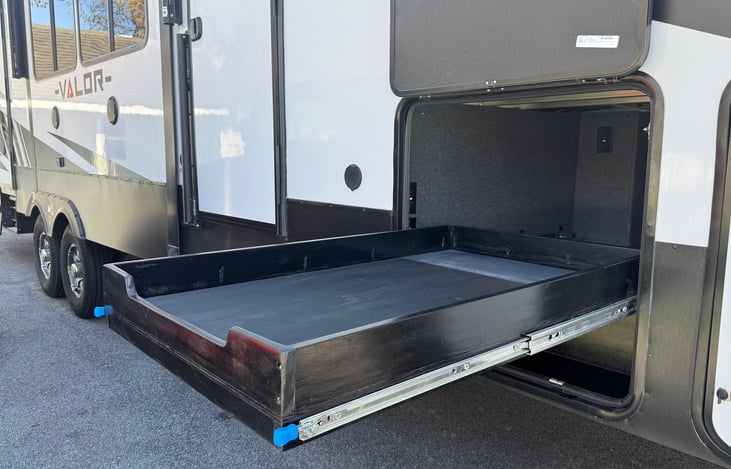 Slide tray