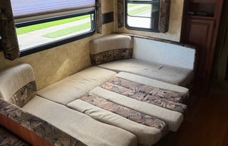 Cozy Family Camper | Sleeps 6 | Delivery Available