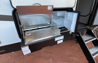 NEW 2022 - SLEEPS 10 - EASY TOWING - JUST BRING YOUR GROCERIES - DELIVERY & SETUP AVAILABLE