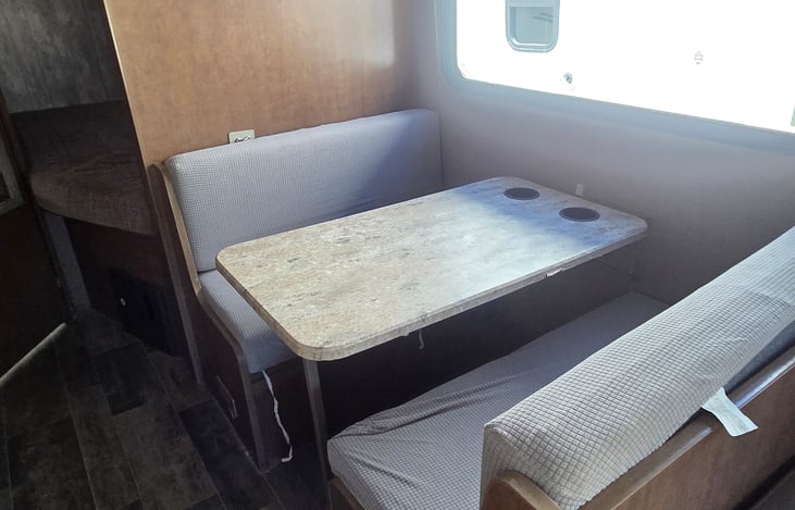 Dining area: dinette that converts into additional sleeping space.