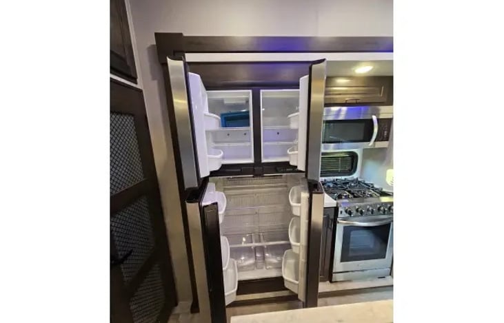 Full Size Refrigerator/Freezer