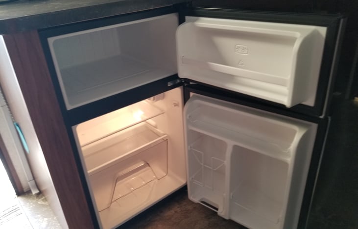 3.1 cubic ft refrigerator / freezer