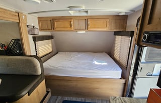 2019 21ft Winnebago with Bunks!