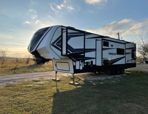 Grand Design Momentum M-Class 395M