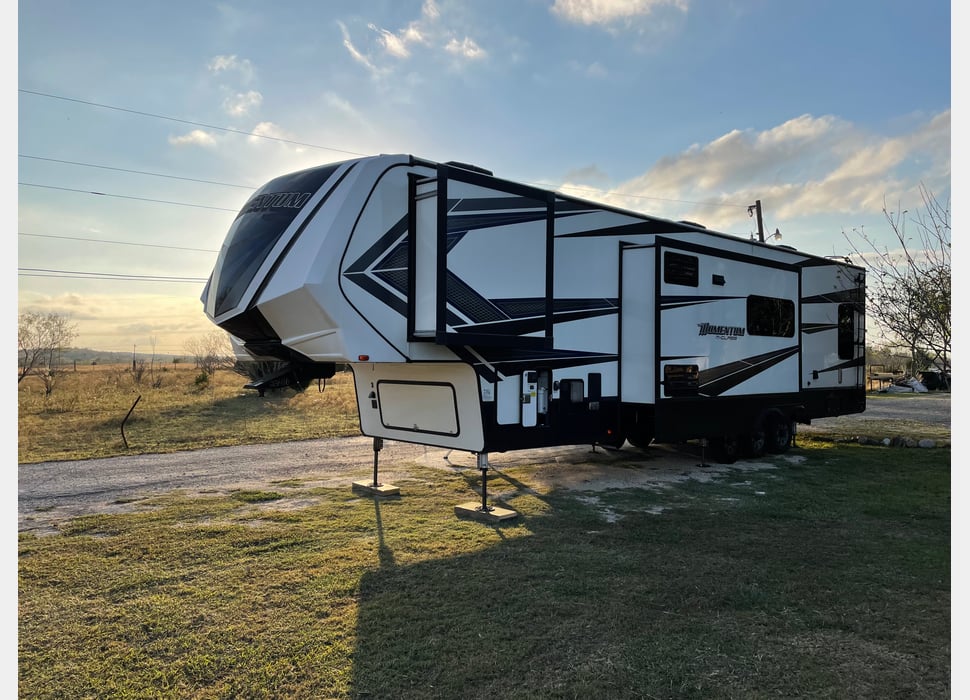 Fifth Wheel rentals in La Vernia