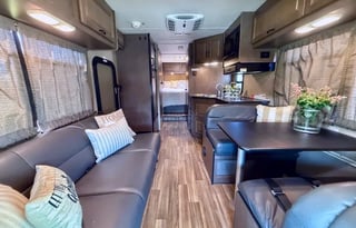 2022 Thor Majestic 28A (BRFL 1815)