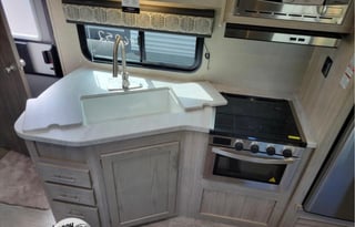 2022 Coachmen Sleeps 10!