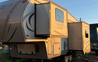 Luxury 5th Wheel With Lots Of Extras