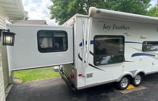 2010 Jayco Jay Feather EXP 213 (Very clean camper)