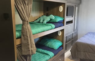 Kid's-Dream| Bunk Beds + 2 Queens + Outdoor Shower