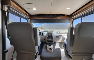 2021 Winnebago Vista 32M