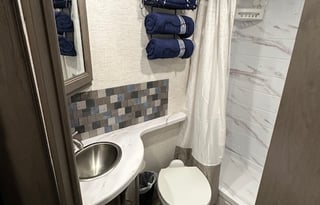 BRAND NEW!! 2025 Thor Four Winds 22B