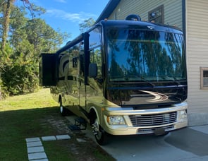 Fleetwood RV Bounder 33C