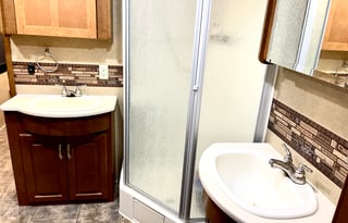 Challenger Luxury Class A Sleeps 4