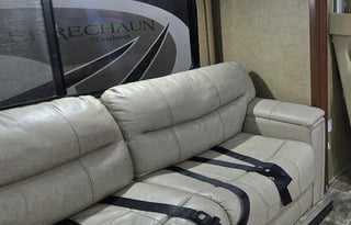 2014 Thor Motor Coach Miramar 32 1