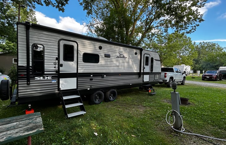 2 doors with manual stairs