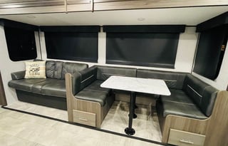 Kids Love The Hitch Hiker 2021 UltraLite-Sleeps 11