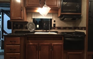 2016 Gulfstream Conquest—Fully stocked TT that sleeps 9!